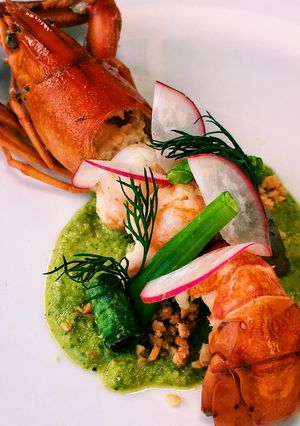 รูปของ กุ้งก้ามแดงลุยสวน