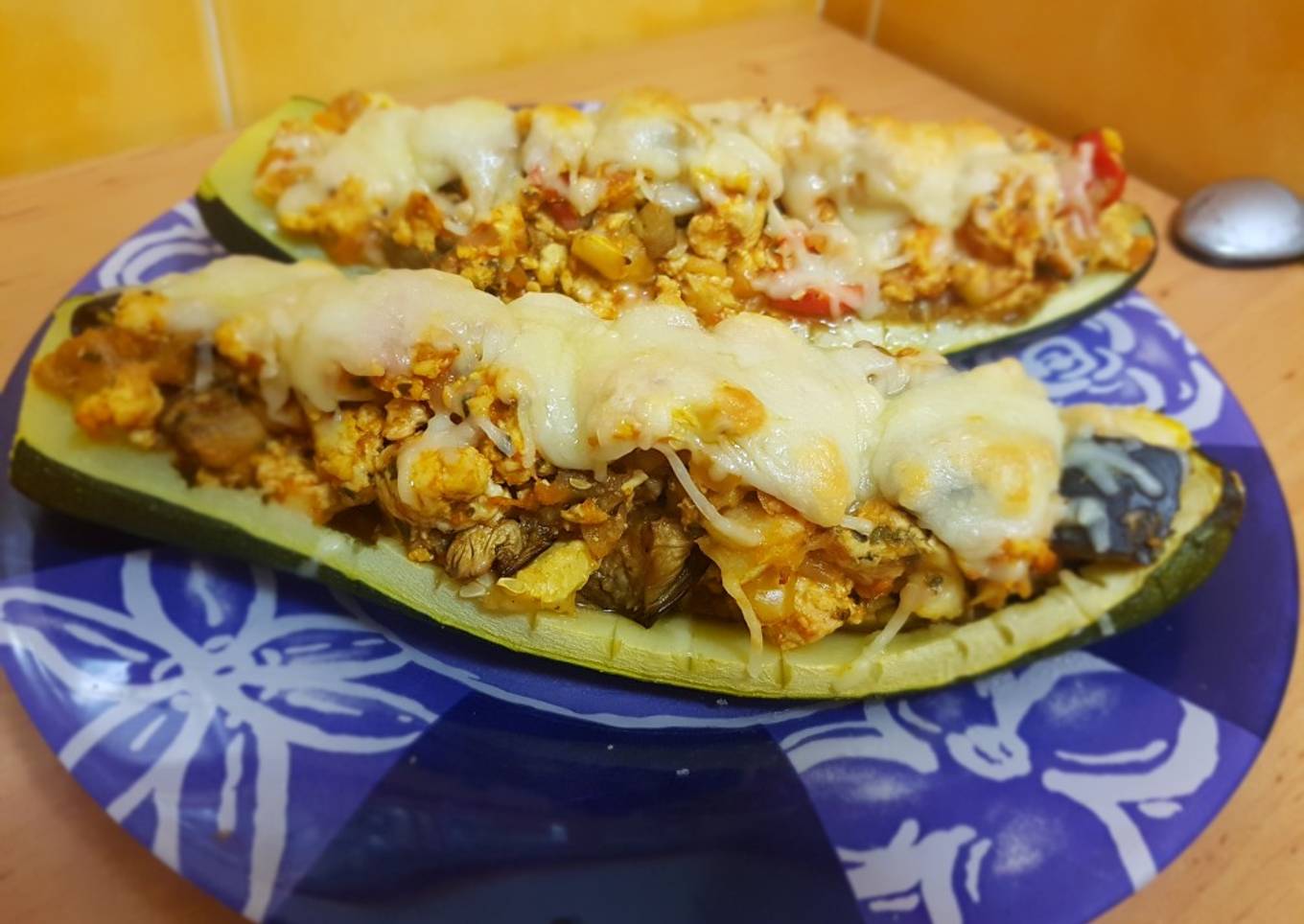 Calabacín relleno con carne picada de pavo