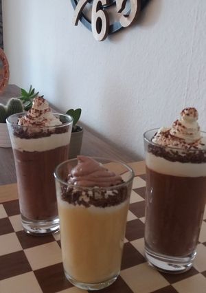 صورة لوصفة موس بشوكولاته بيضاء وشوكولاته سوداء تاع اليوم