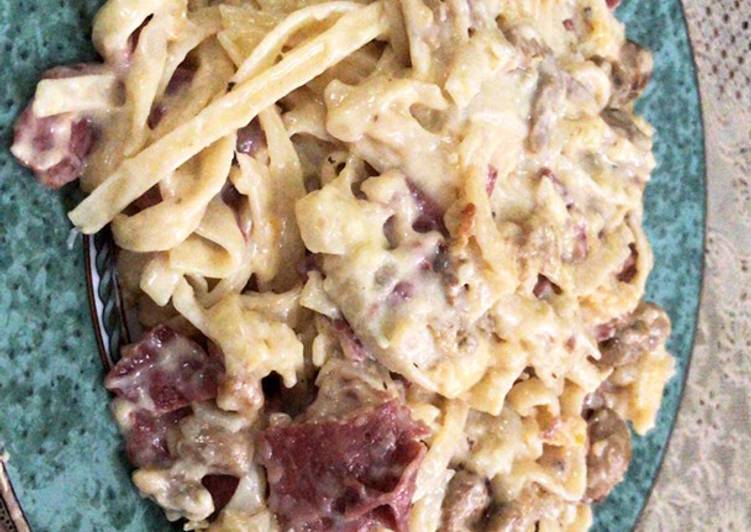 Fettuccine carbonara with smoked beef