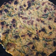 A picture of Makai mooli Methi Roti.