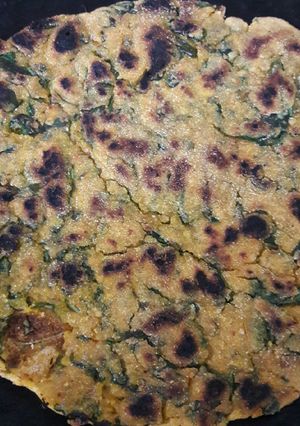 A picture of Makai mooli Methi Roti.