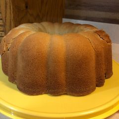 A picture of Aunt Babe’s Pound Cake.