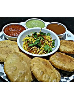 મગની મોગર દાળની ખસ્તા કચોરી(Mungdal khasta kachori recipe in Gujarati) રેસીપી મુખ્ય ફોટો