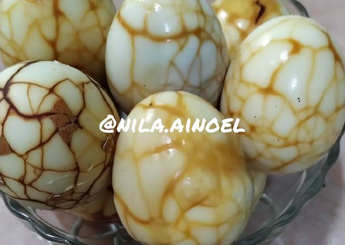 Bagaimana Menyiapkan Pindang telor/telor marmer/telor retak seribu, Sempurna