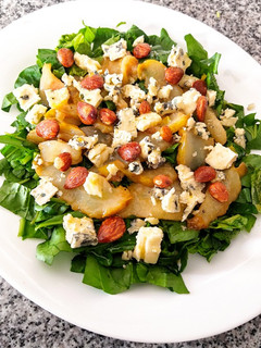 Una foto de Ensalada de peras y queso azul
