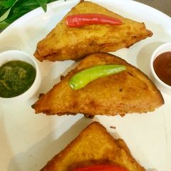 A picture of #Bread Pakoras.