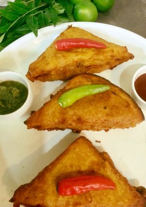A picture of #Bread Pakoras.