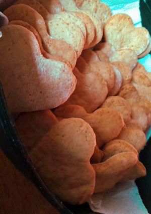 Una foto de Galletitas dulces muy sencillas / Tapitas de alfajor crocantes
