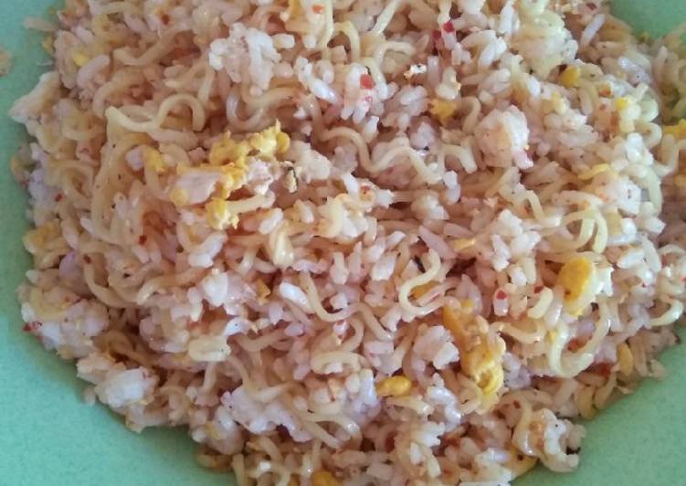 Nasi goreng mi ruwet instan (nasgor ruwet)