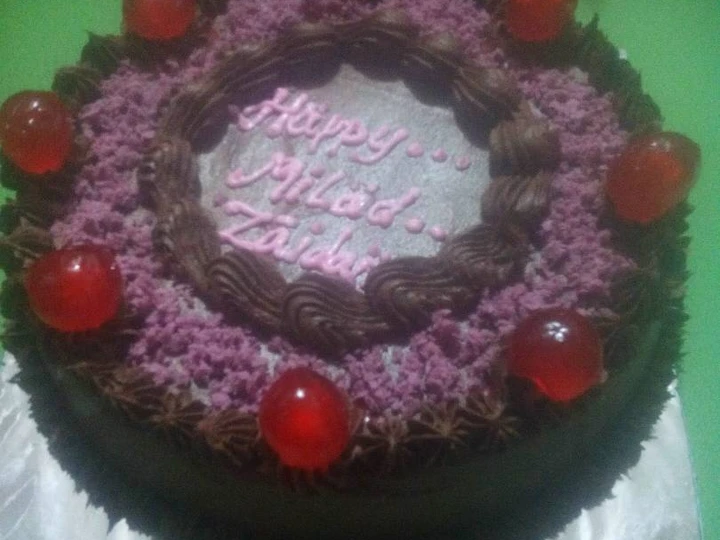 Cara Mudah Menyiapkan Resep  Birthday cake dengan cream coklat yang Menggugah Selera, Enak Banget