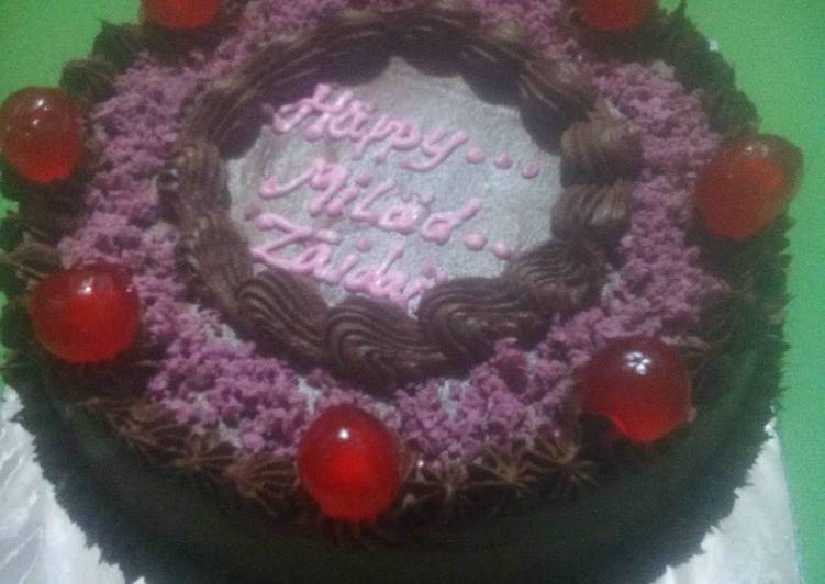 Birthday cake dengan cream coklat