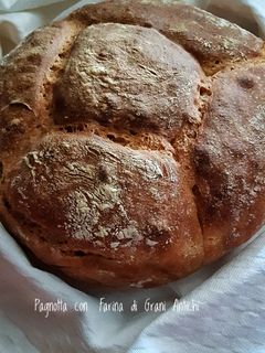 Foto di Pagnotta con Farina di Grani Antichi