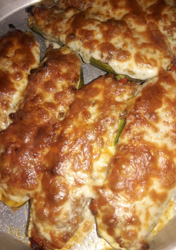 Una foto de Calabacines Zucchini Rellenos