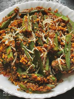 स्टफ्ड चिझ मसाला भेंडी(stuffed cheese masala bhendi recipe in marathi) रेसिपी चे मुख्य फोटो