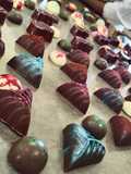 Bombones de chocolate rellenos mazapán