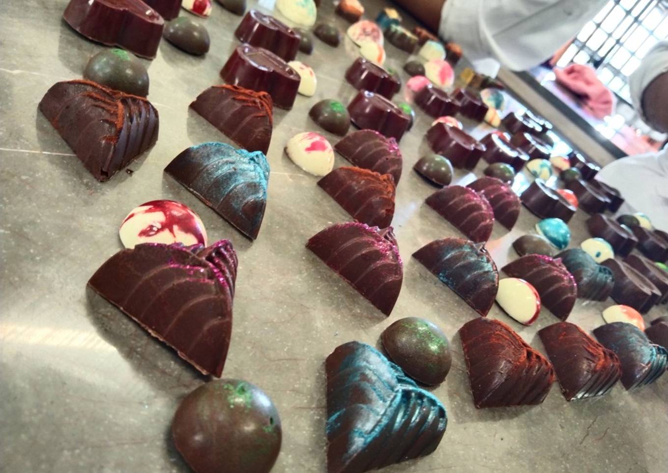 Bombones de chocolate rellenos mazapán