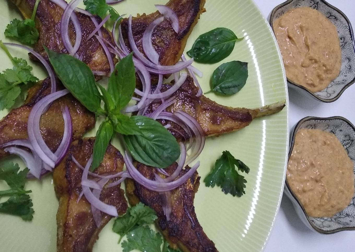 Lamb cutlets with satay sauce