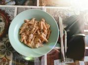 Una foto de pasta con queso gorgonzola