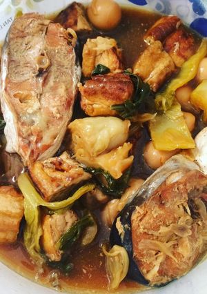 Hình của món Cá hú kho dưa chua, nấm rơm, trứng cút, đậu hũ.