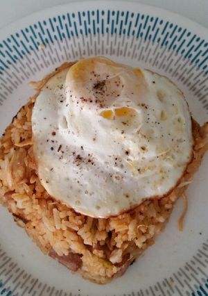 Una foto de Arroz con pollo y verduras