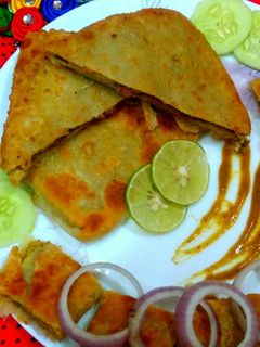 চিকেন ক্যাবেজ মোগলাই পরোটা(chicken cabbage munglai paratha recipe in Bengali) রেসিপির প্রধান ছবি
