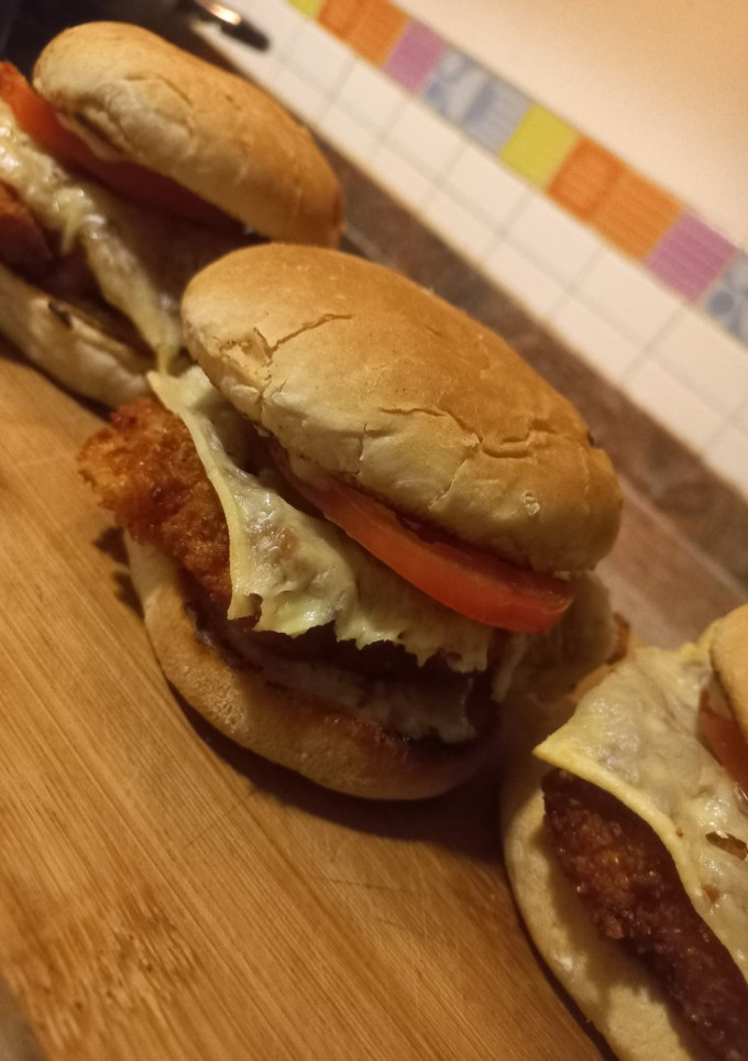 Una foto de Hamburguesa de pollo crispy 🍔