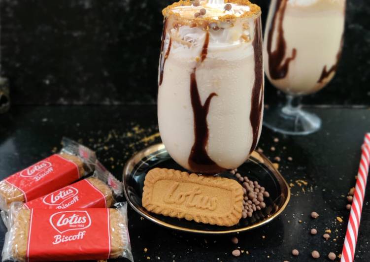 Steps to Make Favorite Lotus Biscoff Milkshake