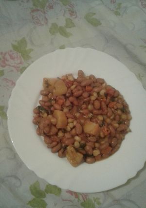 A picture of Githeri with potatoes.