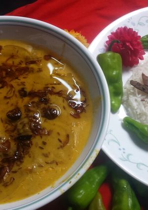 A picture of Karhi with boil rice.