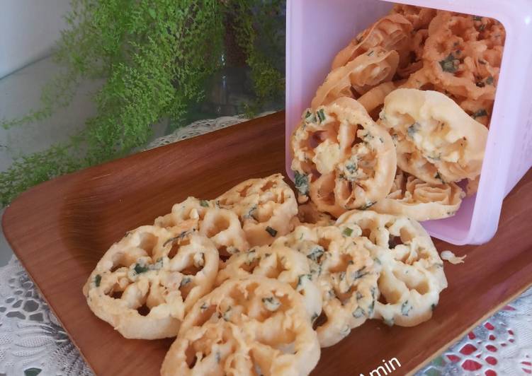 Resep Kembang goyang gurih yang Bisa Manjain Lidah