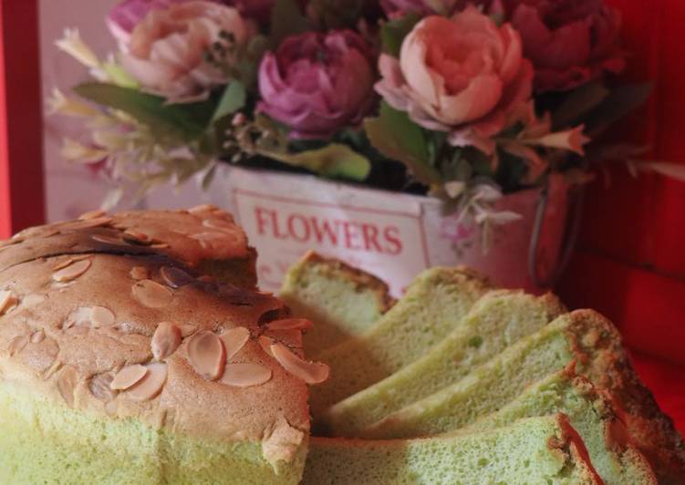 Pandan Almond Ciffon Cake