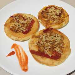 รูปของ Chicken cheese with 🌽 mini's 🍕