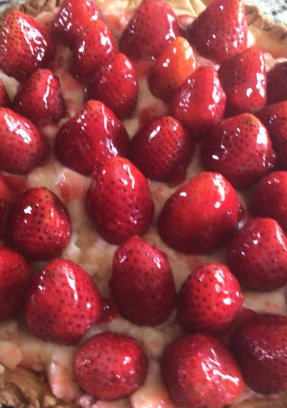 Una foto de Tarta de fresas y crema pastelera