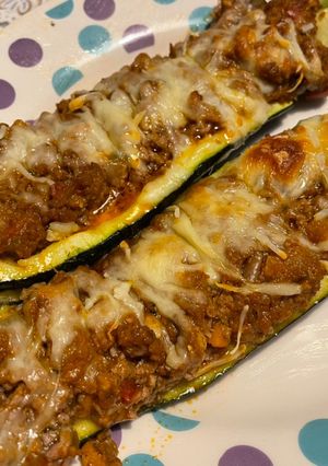 Una foto de Calabacines rellenos de carne picada y verduras MC