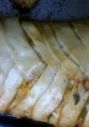 Una foto de Tarta trenza de pollo ( relleno facil hecho en microonda