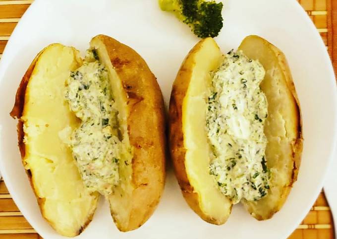 Step-by-Step Guide to Prepare Homemade Baked potatoes and creamy cheese spinach dip - Easy Recipes for Beginners