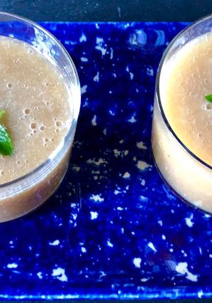 Une photo de Soupe de pêche au thé et à la menthe