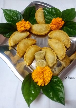 A picture of Gujiya (Ghughara) without mava.