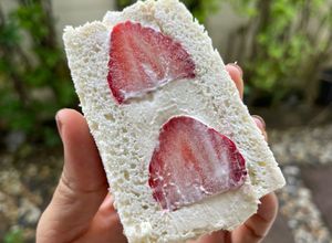 รูปของ แซนด์วิชครีมสดสตรอว์เบอร์รี่คีโต🍓🥪/Sandwich Strawberry Cream Cheese Keto