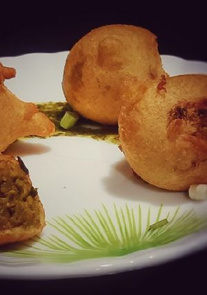 લીલવાની કચોરી (Green Pigeon Peas Kachori Recipe In Gujarati) રેસીપી મુખ્ય ફોટો