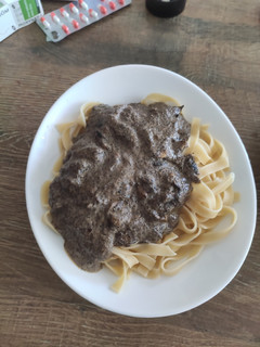 Una foto de Tallarines con salsa de champis
