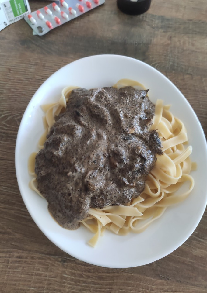 Una foto de Tallarines con salsa de champis