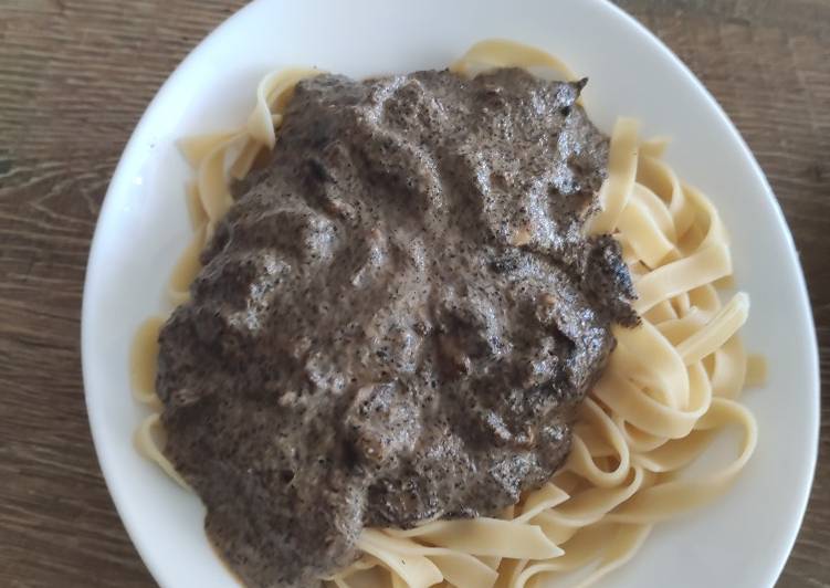 Tallarines con salsa de champis