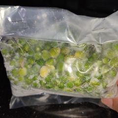 A picture of Green chickpeas.