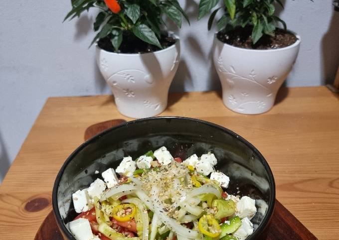 Spicy asian greek salad