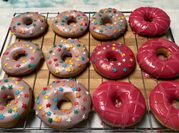 Una foto de donas al horno