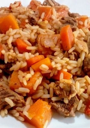 Una foto de Guiso de arroz, verdura y carne