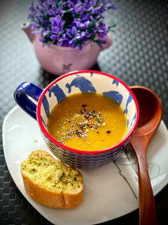 A picture of Spiced Pumpkin Soup and Garlic Bread.