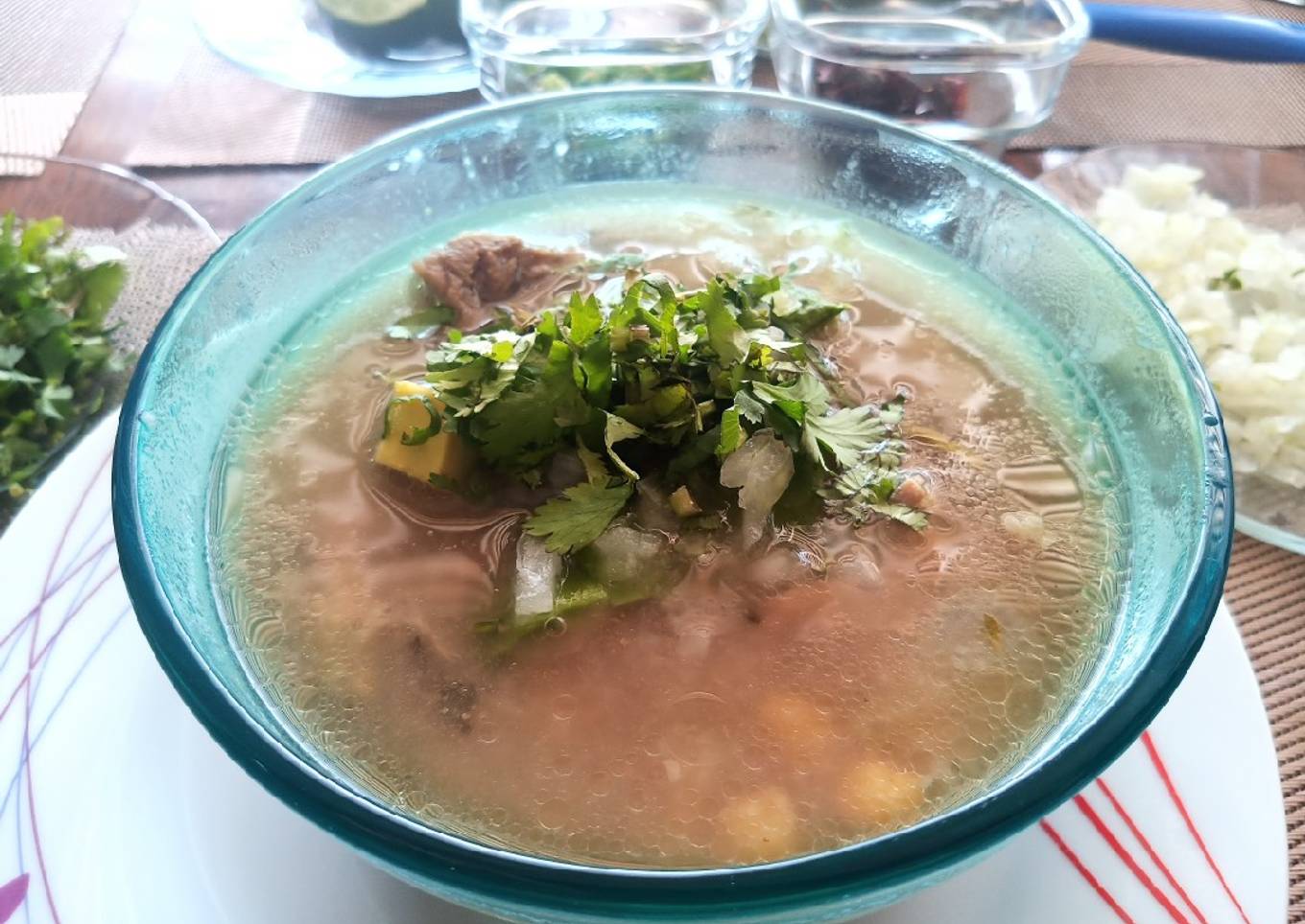 Consomé de res con garbanzo y arroz en olla de cocción lenta